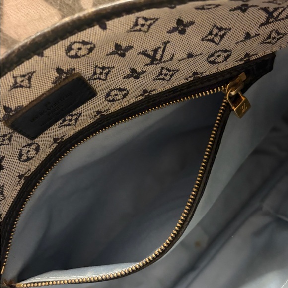 Authentic LOUIS VUITTON Monogram Mini
Buzas Marie Kate Bag Blue - Picture 5 of 12